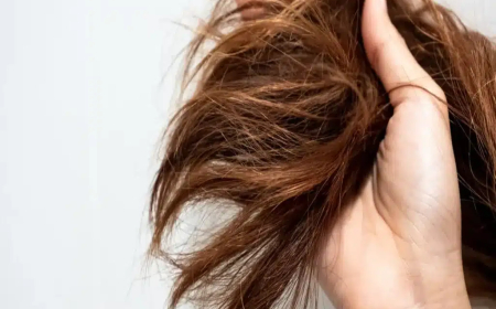 تعرفي على أحد أسباب تلف الشعر في روتينك اليومي ..