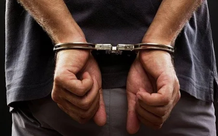 خلال بث برنامج على الهواء مباشرة..الأمن يقوم بإعتقال متهم بالقتل ( فيديو )