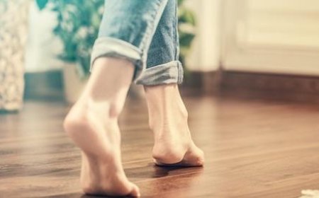 المشي حافي القدمين.. هل صحي ام لا ؟ تعرف على الإجابة