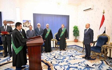 القضاة المعينون بالمحكمة العليا يؤدون اليمين القانونية امام رئيس مجلس القيادة الرئاسي