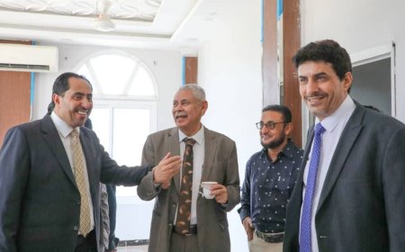 البكري يتفقد سير العمل في مكاتب وإدارات ديوان عام الوزارة بعدن