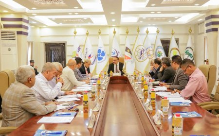 وزير النقل يترأس اجتماعاً بقيادات هيئات ومؤسسات الوزارة لمناقشة مصفوفة الأولويات الحكومية العاجلة 