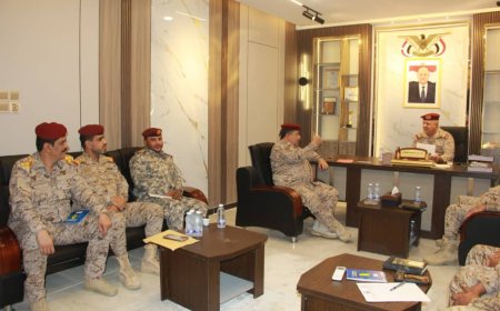 حضرموت: قائد المنطقة العسكرية الأولى يترأس اجتماعًا موسعًا بقادة الألوية والوحدات العسكرية بالمنطقة