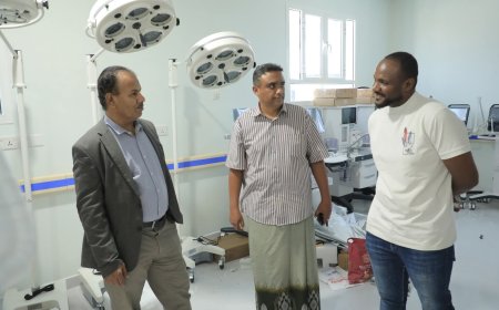 الوكيل العامري يطّلع على سير أعمال التأثيث وتركيب الأجهزة الطبية بمستشفى المدينة الخيري بتريس 