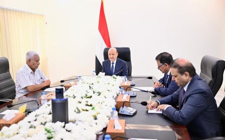 رئيس مجلس القيادة يجتمع برئاسة هيئة التشاور ومكوناتها السياسية