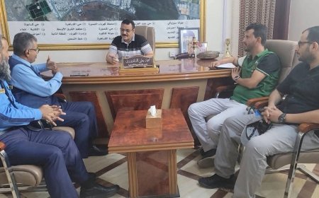 مدير عام المنصورة يناقش الترتيبات لتركيب الإشارات المرورية الضوئية في عدد من الجولات بالمديرية