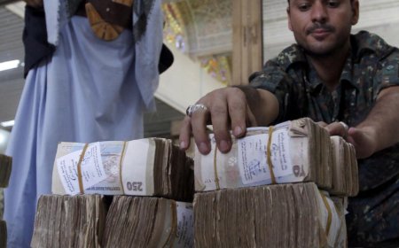 زلزال العملة يضرب اليمن.. الحرب تؤخر الدعم وخيار "الطباعة" يعود للواجهة