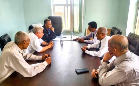 اجتماع بين قيادة القاهرة وضرائب تعز لتعزيز تحصيل الموارد وحصر الأوعية الإيرادية