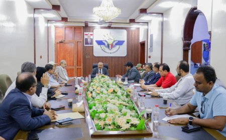 وزير النقل يناقش مستوى أداء نشاط الهيئة العامة للطيران المدني والأرصاد والمطارات في المناطق المحررة