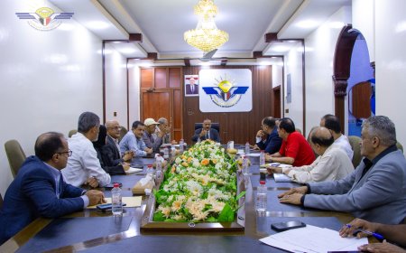 وزير النقل يناقش مستوى أداء نشاط الهيئة العامة للطيران المدني والأرصاد والمطارات في المناطق المحررة