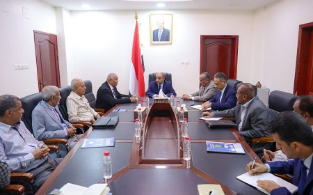 رئيس الوزراء يوجه بإعداد خطة واقعية مزمنة لإعادة تشغيل مصافي عدن