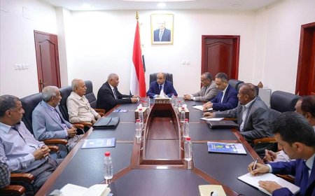 رئيس الوزراء يوجه بإعداد خطة واقعية مزمنة لإعادة تشغيل مصافي عدن