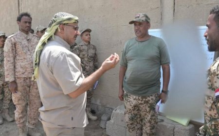 العميد طارق صالح يتفقد مراكز التدريب والتأهيل في جبهات الساحل الغربي