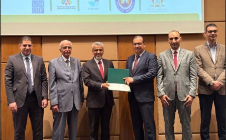 محافظ حضرموت يهنئ "مؤسسة العون للتنمية" بحصولها على شهادة "الفئة الذهبية" في الالتزام المؤسسي