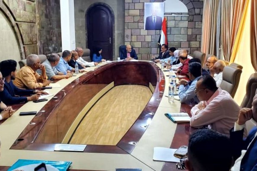 محافظ تعز يوجه بتنفيذ خطة الإستجابة الطارئة لمواجهة الأوبئة المنتشرة