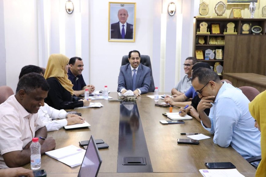 الوزير البكري يلتقي مجموعة العمل الشبابي ويشيد بنجاح حفل تدشين خطة التمكين