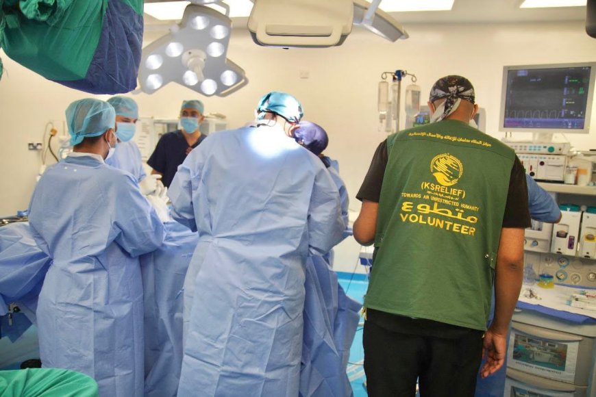 مركز الملك سلمان للإغاثة ينفذ المشروع الطبي التطوعي لجراحة المخ والأعصاب في عدن