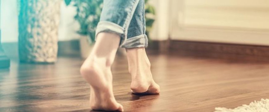 المشي حافي القدمين.. هل صحي ام لا ؟ تعرف على الإجابة