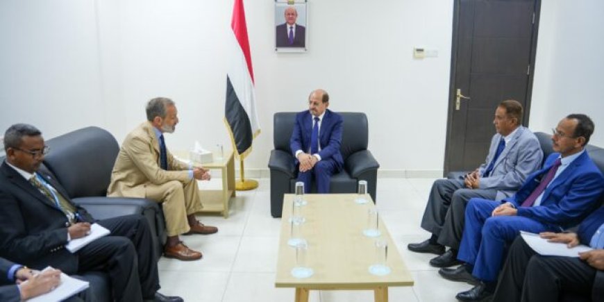 وزير الخارجية يجتمع مع المنسق المقيم للأمم المتحدة في اليمن لبحث جهود حشد الموارد الدولية