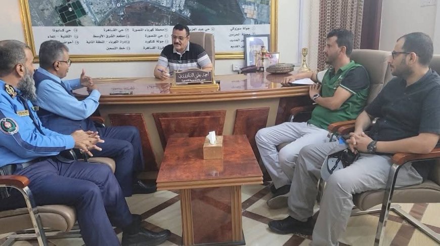 مدير عام المنصورة يناقش الترتيبات لتركيب الإشارات المرورية الضوئية في عدد من الجولات بالمديرية