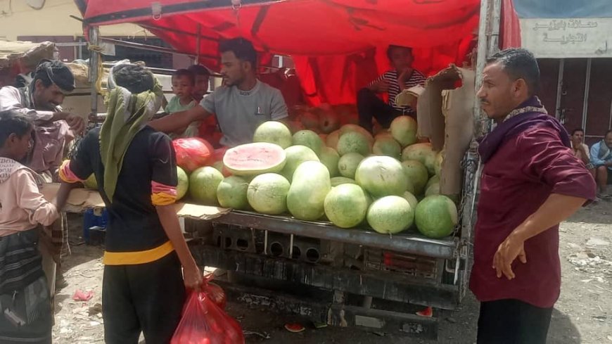 سوق " أمصرة " بأببن يشكل محطة تلاقٍ بين المئات يومياً من أبناء المناطق الوسطى