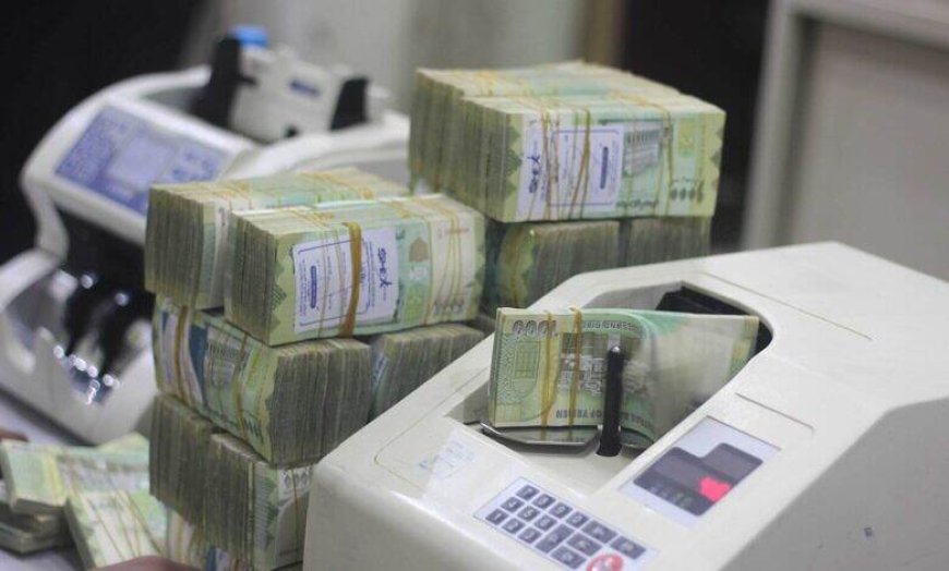 خبير اقتصادي يستبعد انتصار الحكومة الشرعية في المجال الاقتصادي