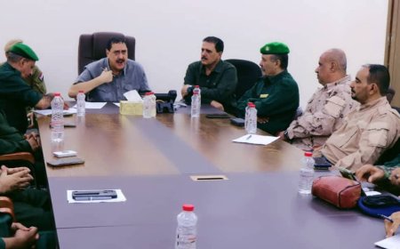 اللواء الشعيبي يترأس اجتماعًا أمنيًا لمناقشة جهود تعزيز أداء مراكز الشرطة بالعاصمة عدن.