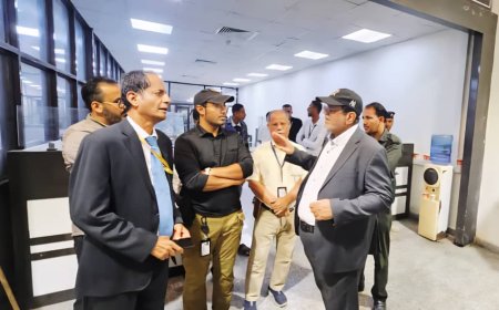 رئيس هيئة الطيران المدني يطّلع على سير العمل والأوضاع العامة بمطار الريان الدولي