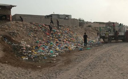 الحديدة.. حملة بيئية متواصلة في الخوخة لتحسين النظافة والحد من المخاطر الصحية