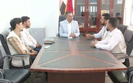 الأمين العام لمحلي حضرموت يناقش التدخلات التنموية للمؤسسة الطبية الميدانية ويشيد بمشاريعها النوعية