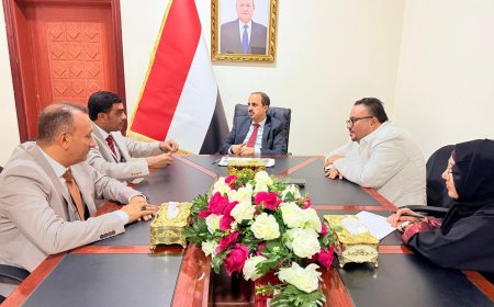 الإرياني يناقش مع وكيل محافظة سقطرى التحضيرات الجارية لموسم السياحة القادم