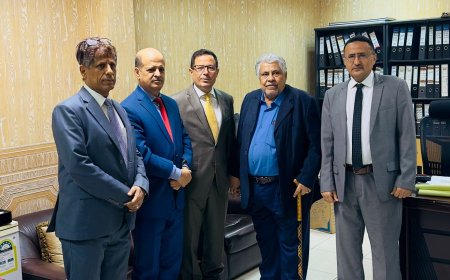 وكيل جهاز الأمن السياسي اللواء شعفل حسين علوي يزور القنصلية اليمنية بجدة ويطلع على سير العمل في الأقسام الخدمية