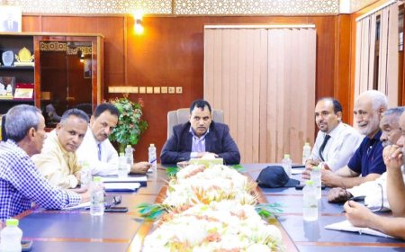 اجتماع في عدن يناقش سير العمل في مشروع إنشاءات ميناء الصيد السمكي