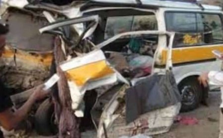 وفاة وإصابة ركاب في انقلاب حافلة على طريق تعز عدن