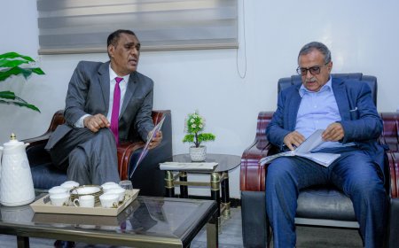 رئيس جامعة عدن يزور كلية اللغات ويشيد بدورها الأكاديمي وتوجهاتها التطويرية