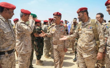 قائد المنطقة العسكرية الثانية يصل مدينة "الغيضة" للوقوف على تطورات الأوضاع الأمنية والعسكرية فيها