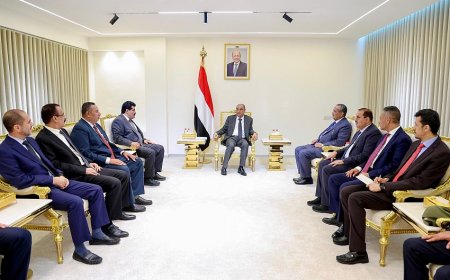 رئيس الوزراء يؤكد على توحيد الجهود بين القوى والمكونات السياسية والوطنية لتحقيق هدف استكمال استعادة الدولة