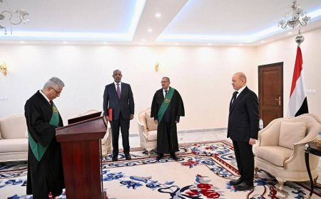 القاضي سهل حمزة يؤدي اليمين القانونية أمام رئيس مجلس القيادة الرئاسي