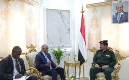 وزير الداخلية يلتقي السفير السوداني لتعزيز التعاون الأمني بين البلدين