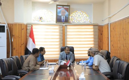 الوكيل العامري يبحث آلية ضبط أسعار الغاز المنزلي بمديرات وادي وصحراء حضرموت 
