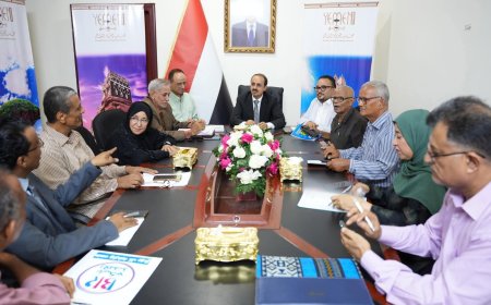 الإرياني يجتمع بالقيادات الثقافية والفنية لمناقشة الفعاليات المصاحبة لمهرجان شتاء عدن الثاني