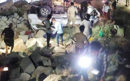 تعز .نجاة ركاب من حادث انقلاب مروع في طريق جبل صبر 