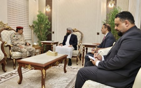 المحرّمي يناقش مع وزير الدفاع مستجدات الأوضاع العسكرية وتعزيز القدرات الدفاعية