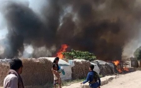 تؤوي نازحين.. حريق هائل يلتهم 18 منزلًا في الحديدة