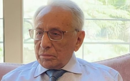 د. محمد الرقيبي يعزي في وفاة رجل الأعمال البارز أبو بكر بازرعة