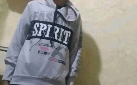 تعز.طفل من مديرية جبل حبشي يُعيد 24,500 ريال سعودي