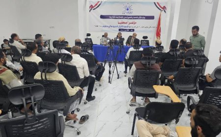 مؤتمر صحفي بمأرب يدعو إلى محاكمة قتلة الشيخ صالح حنتوس.