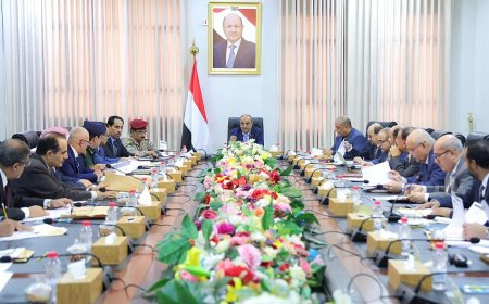 مجلس الوزراء يناقش مستجدات الأوضاع الاقتصادية والخدمية والخطط المنسقة مع البنك المركزي لمواجهة تراجع العملة