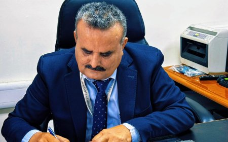 مدير عام المطار يعقد لقاء موسع مع الجهات المنتدبة وطيران اليمنية بهدف تطوير الأداء وتحسين الخدمات