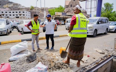 مدير عام صيرة يتفقد أعمال إصلاحات الاتصالات ويوجه بسرعة معالجة الحفريات بالمديرية